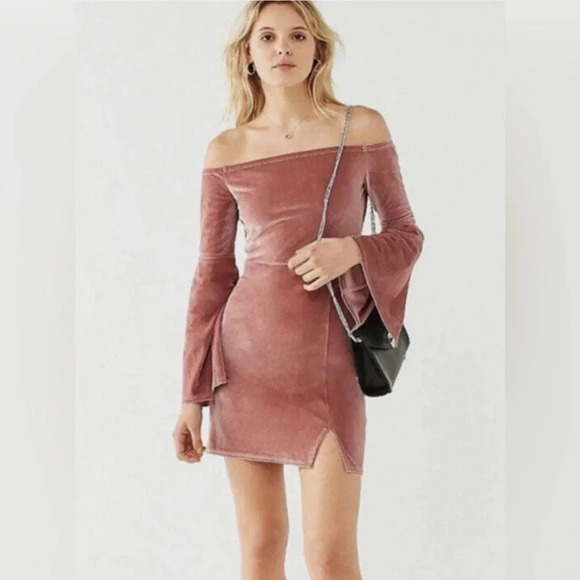 Urban Outfitters Off The Shoulder Velvet Flare bell Sleeve Dress New Medium - Picture 2 of 12